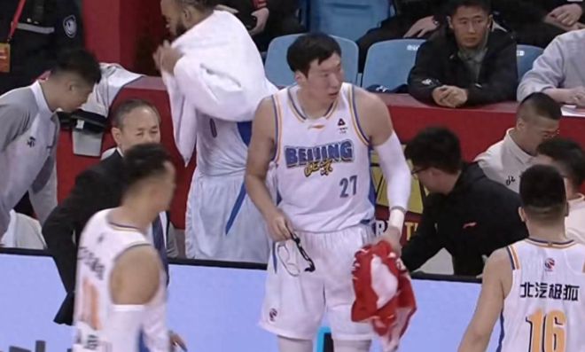 周琦罚球8中0，看媒体专家怎么说！北京记者倒戈，建议开除国家队