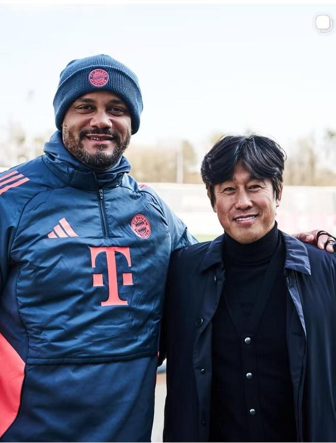 徐正源携助教到访拜仁慕尼黑,与孔帕尼亲切交流