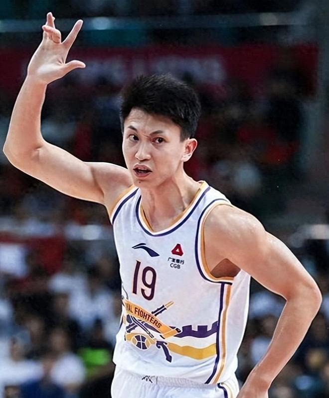 他是CBA现役最老球员，打了20年拿5冠，身家过亿，已为退役铺路