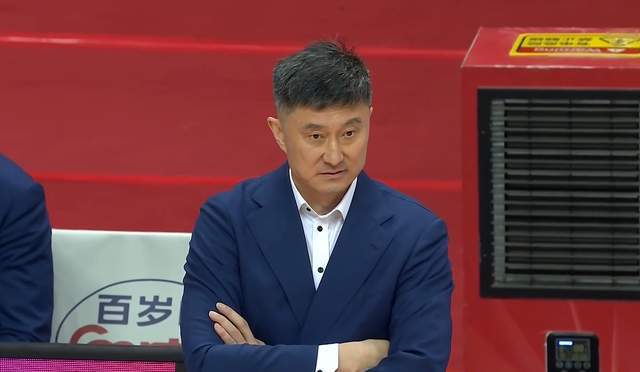 CBA交易窗口开启，广东男篮3人或离队，2后卫+1内线，杜锋做抉择