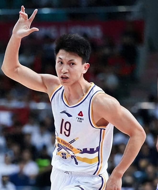 他是CBA现役最老球员，打了20年拿5冠，身家过亿，已为退役铺路