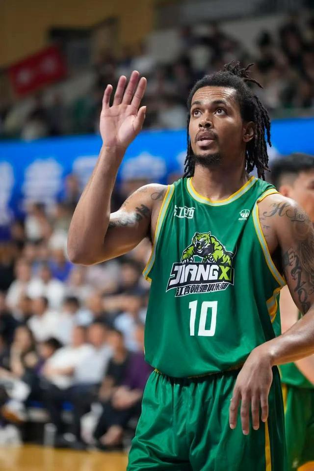 野球场天花板罗布与哈特，真能去CBA抢外援工作吗？