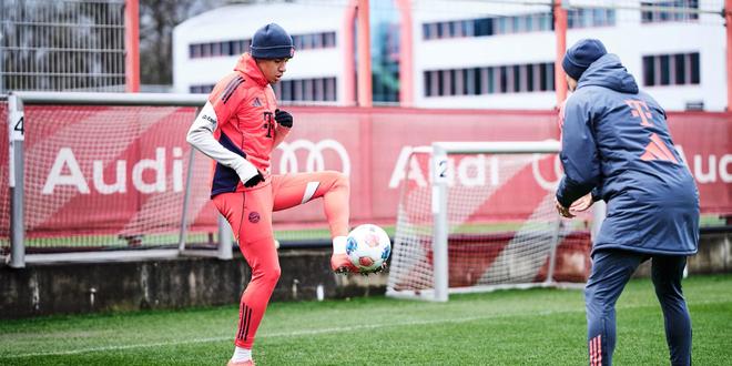 拜仁官方：穆西亚拉进行了个人有球训练；此前已缺阵三场比赛