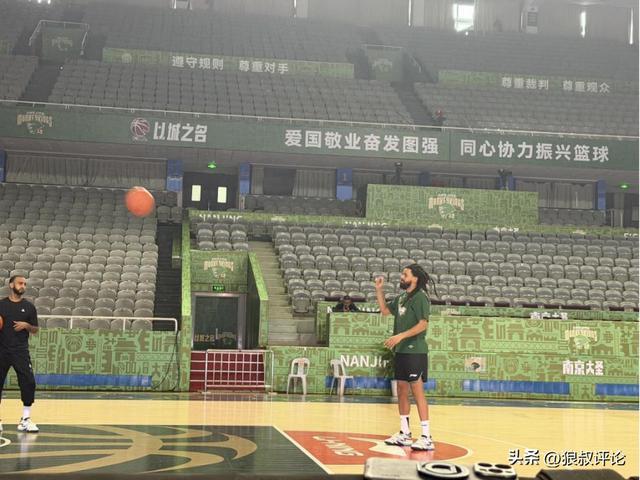 同曦总经理:科尔在对阵江苏的比赛肯定以球员亮相 是否出场待定