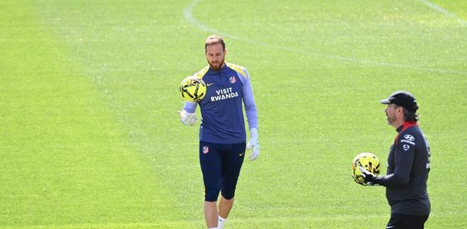 世体:奥布拉克不会在本周末出战巴萨,将专注于下周欧冠复出