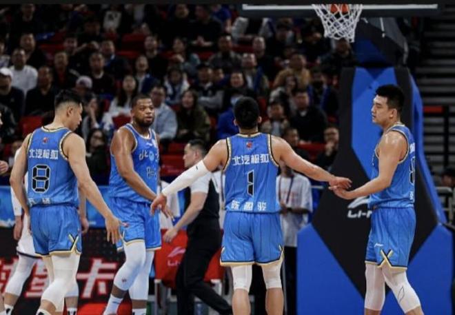 媒体人:北京账面阵容豪华,但主力的健康和出勤率实在不敢恭维