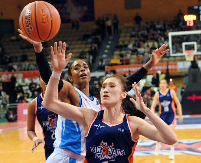 轰24分+5记三分!中国女篮32岁1米86王牌闪耀:当最佳李梦替身?