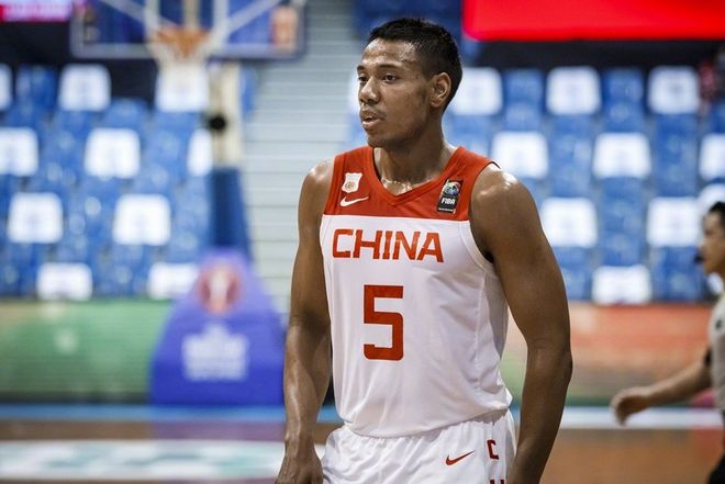 600万这么好赚?6中0靠罚球捡4分,球迷:也就长得像外援,能唬人