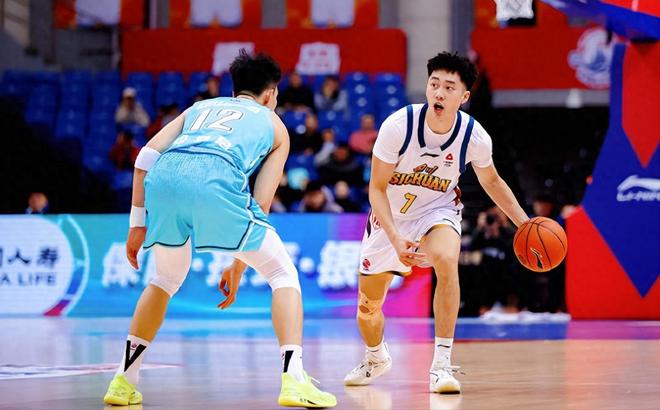 新秀赛季都没打完！曝20岁小将申请交易，要离开老东家