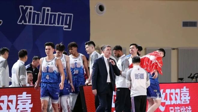 新疆输球季后赛渺茫！媒体赛后透露：刘炜下课原因，内部团体矛盾