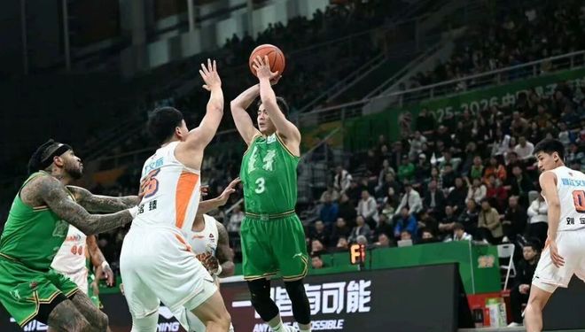 辽宁男篮战胜福建男篮,赛后收获三大惊喜,新大外无缝衔接,冲击八强