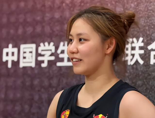 女篮19岁新星崛起,半决赛狂轰30分,曾获MVP,宫鲁鸣或召她试试