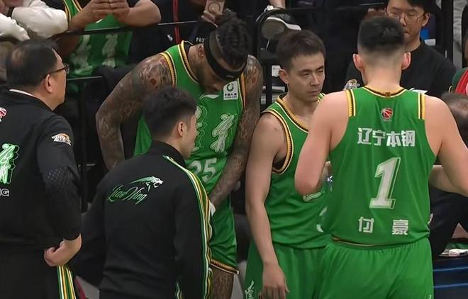 辽宁男篮力克福建,赵继伟27+6+8彻底复苏,付豪17+7皮特森44分