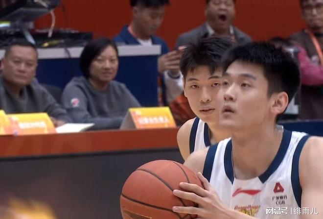 黄明依申请离队？天赋比崔永熙更强，却在广东队打不上球！