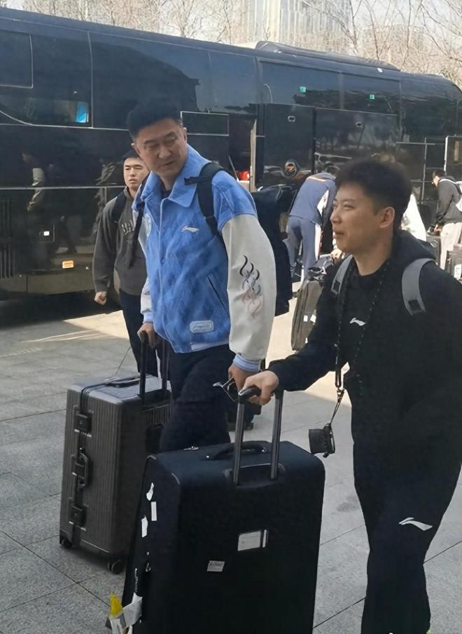 难逃两连败？广东队出征青岛人人愁容满面，粤蜜喷：作妖就该惩罚