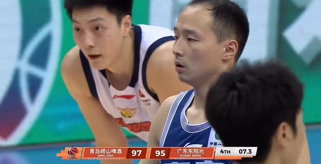 看到杜锋无人可用才想起黄明依，才知道小崔为啥这么久还打不出来