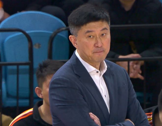 赢青岛5分!杜锋十分开心,点名表扬广东队3人