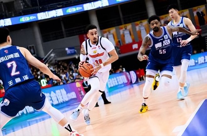 广东加时16分大逆转,麦考尔又香又臭,杜锋指导表态18岁内线新星