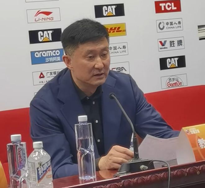 胜青岛发布会!杜锋大谈幸运,称赞王洪泽麦考尔,提2将身体不适