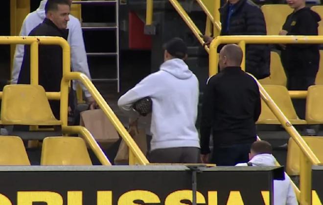 解约条款引发球迷不满,主持人:施洛特贝克拒绝接受赛后采访