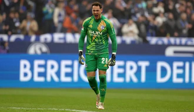 替补门将首秀5扑救：安德莱赫特的门将战争才刚开始