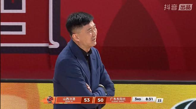 谁注意到，一国手下场后杜锋不再与其沟通，球迷：两人必走一个？