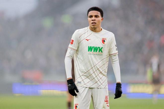 记者：奥堡后卫班克斯考虑为德国出战；他曾代表美国踢世少赛