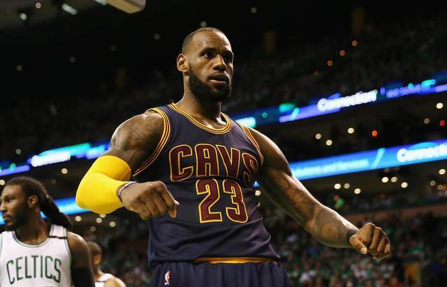 东契奇赛季报销!湖人天塌了,西部第三还能保住吗?