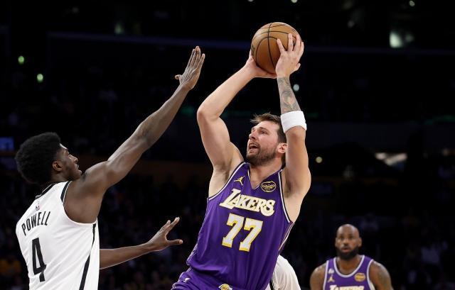 火力全开的东契奇需“降火”:坏脾气或成季后赛隐患