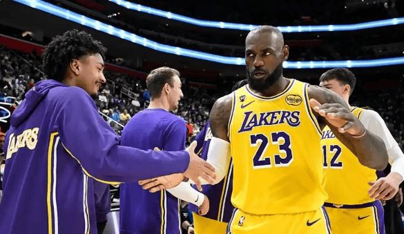 詹姆斯愿降薪2000万!为留里夫斯+争冠布局41岁老詹主动让出顶薪