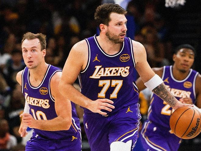 湖人豪取9连胜！肯纳德三分绝杀，老詹创造历史，东契奇自动禁赛