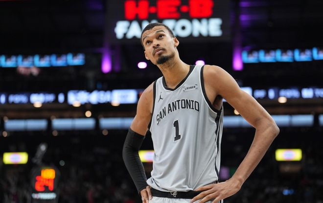 东契奇报销,这事带来的连锁反应,不止湖人变送分童子那么简单