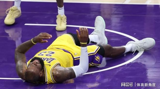 WoC!湖人爆发内讧,詹姆斯要躺平了!