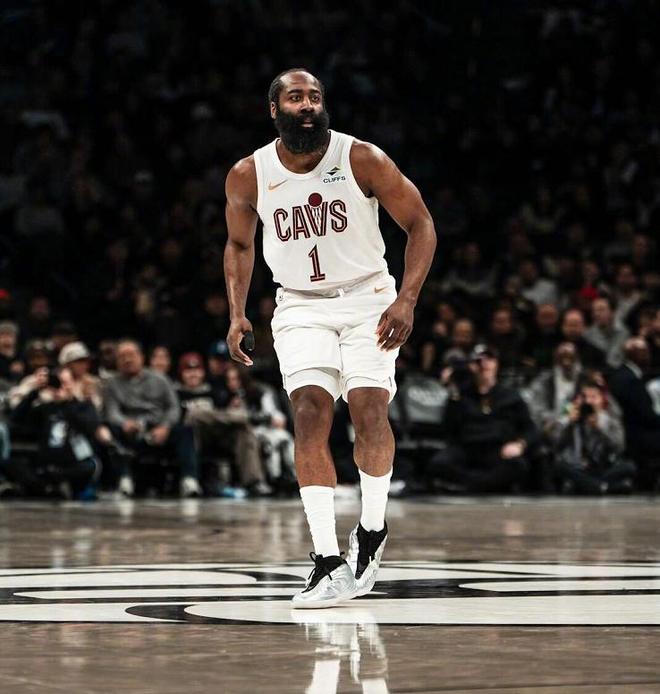 哈登22+9+8NBA历史第三人，米神缺阵双塔37分，骑士送篮网8连败