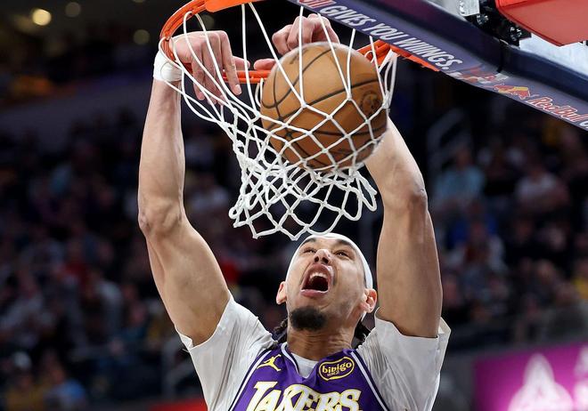 10分8板5帽!湖人25岁2米13悍将崛起:硬撼亿元中锋助三巨头冲冠