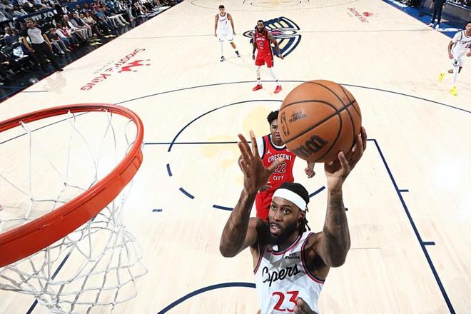 比先发中锋的表现好太多了！快船的当务之急是赶紧将他放入先发？