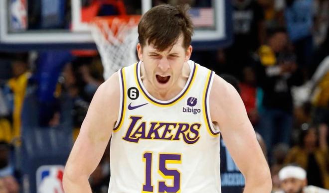 记者：湖人调整里夫斯出战情况，球员有望G3复出