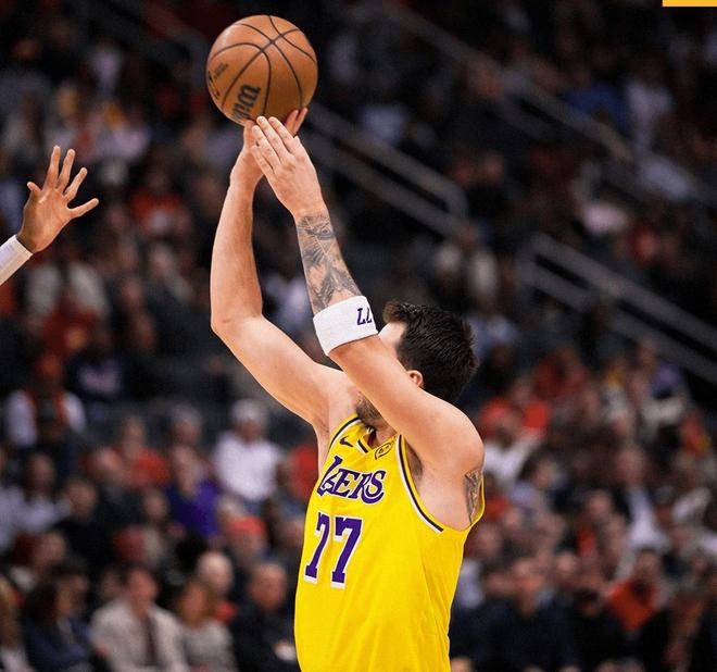 大逆转！湖人击溃火箭，豪取6连胜！东契奇轰36+6，杜兰特18分5板