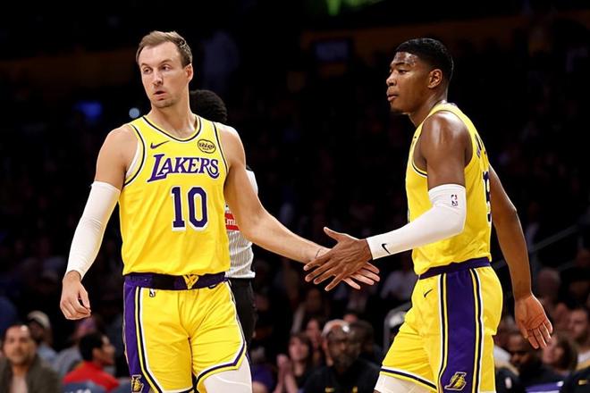 进入先发后效果出色,湖人锋线大将回到替补后状态还会下滑吗?