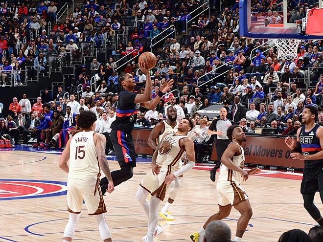 单场送出7次抢断!活塞锋线新星简直是把勇士给防傻了?