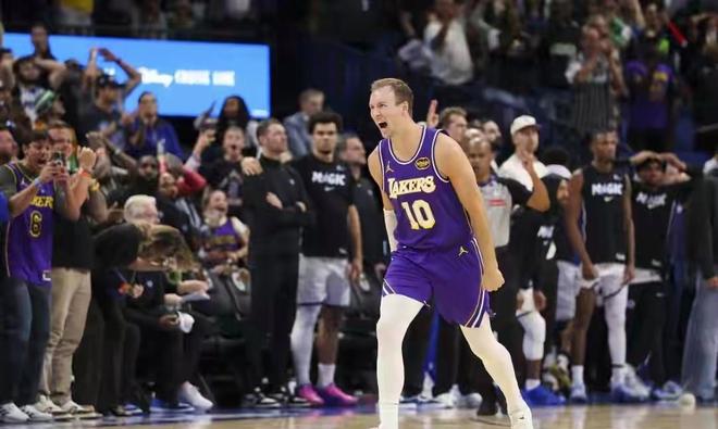 洛杉矶湖人在季后赛G2中101-94再次战胜休斯顿火箭