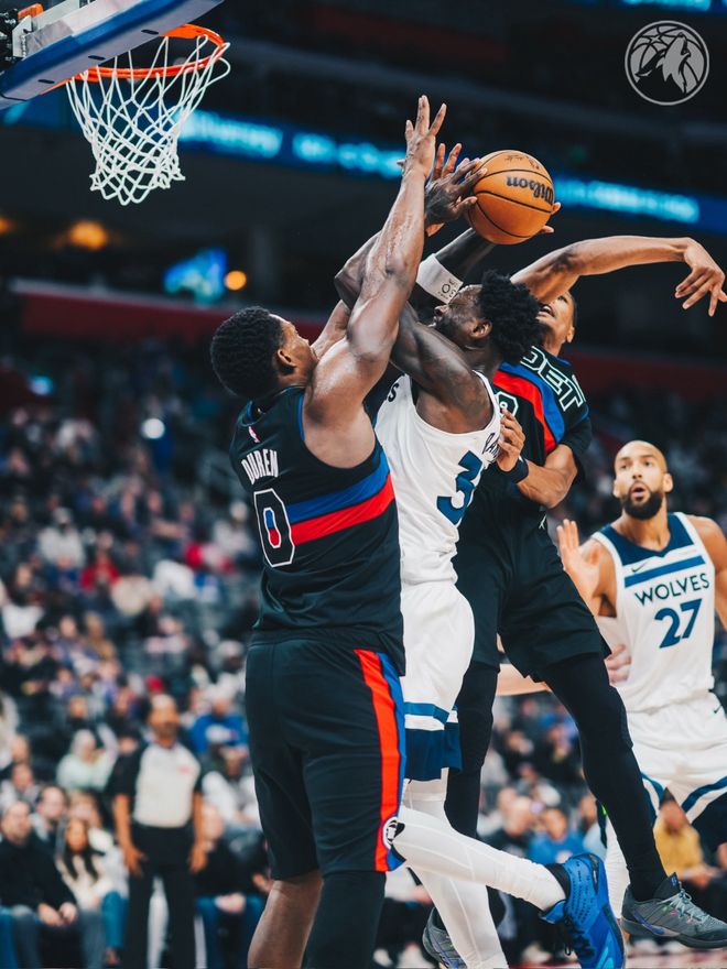 詹金斯26+5+8活塞横扫森林狼2连胜，杜伦22+14兰德尔27+6+6