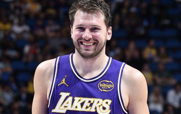 史诗逆转与顶级三双 疯狂一夜拉开西部终局战序幕