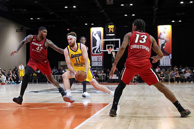 在发展联盟的表现如鱼得水，湖人会腾出名额转正这位内线得分手吗