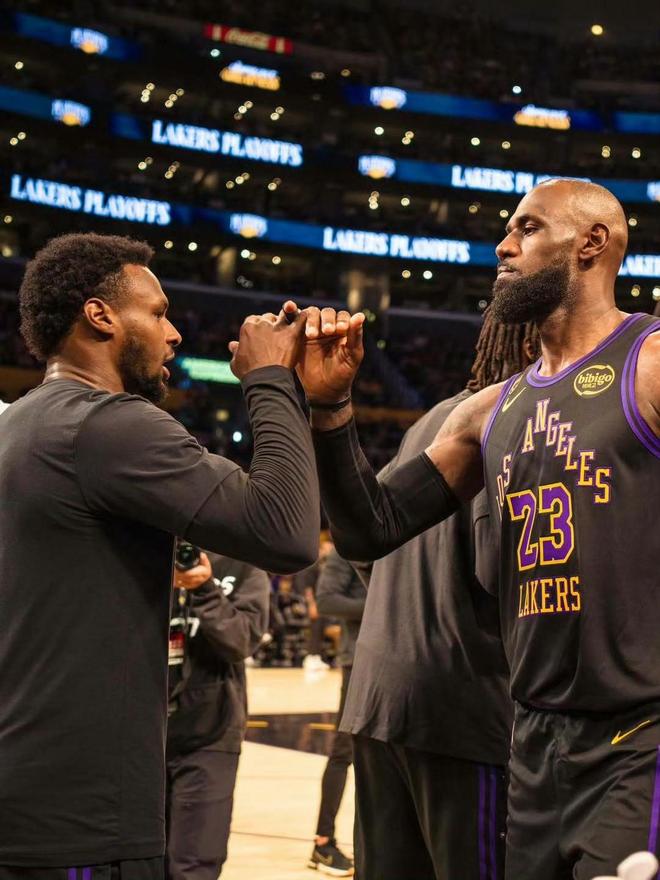 詹姆斯谈布朗尼：季后赛经历对他的生涯和信心意义重大