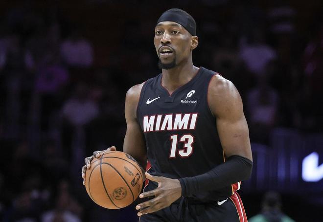 感谢湖人送大礼！2场打醒火箭队，倒逼乌度卡变阵，启用全新后场