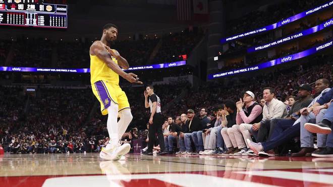 霸气,湖人队马库斯·斯玛特怒斥那些湖人的黑粉