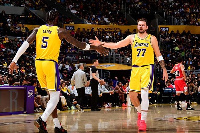 难得打出20+10的数据,湖人先发中锋的状态突然有了显著的提升?