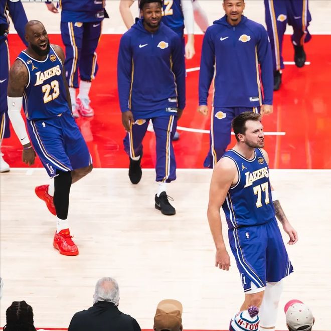 别被8连胜骗了!东契奇背靠背轰100分:湖人背后全是危机?