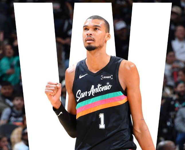 文班季后赛首秀35分：创历史第一+队史第一 屡秀暴扣三分获盛赞